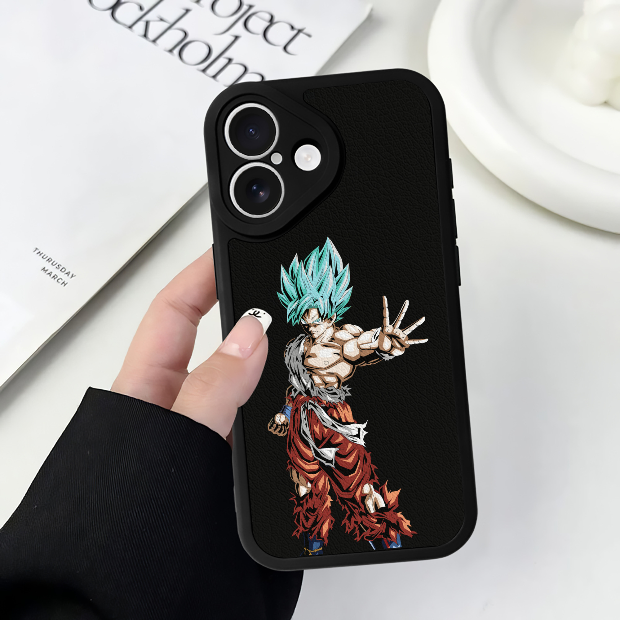 （画像用） ドラゴンボール 孫悟空（そん ごくう）Son Goku カカロット DRAGON BALL Kakarotto 【iPhone 16シリーズ対応】シリコンスマホケース（レザー調） 材質：シリコン